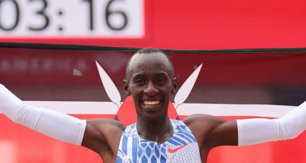 Kelvin Kiptum, atual recordista mundial da maratona, morre aos 24 anos