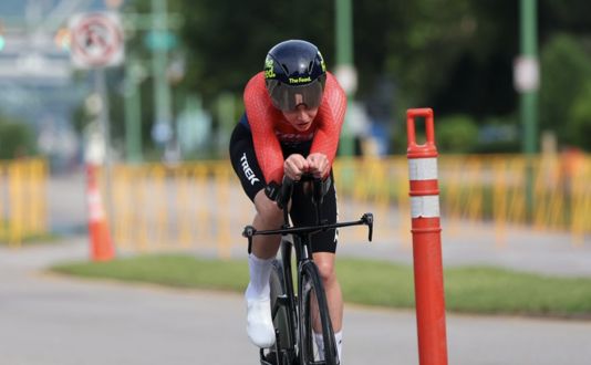 Norte-americana conquista vaga para Paris24 no ciclismo e no triathlon