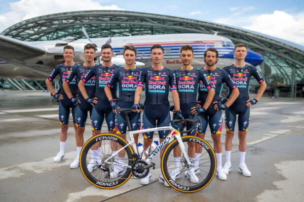 Red Bull Bora Hansgrohe mostra suas cores