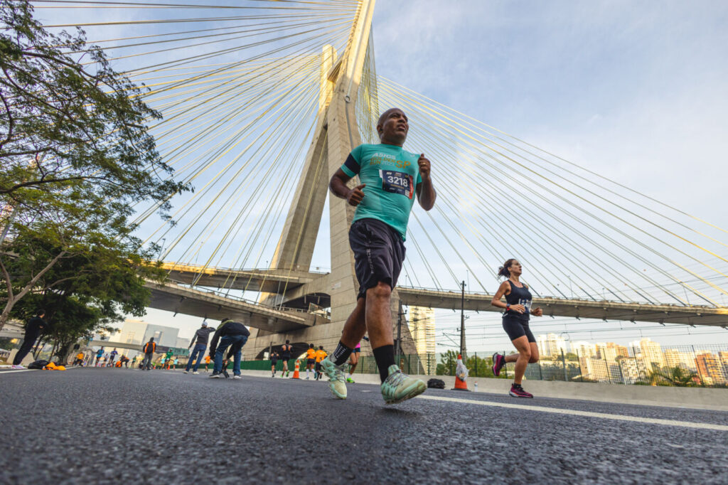 Grupos de Corrida Transformam São Paulo com Inclusão e Estilo